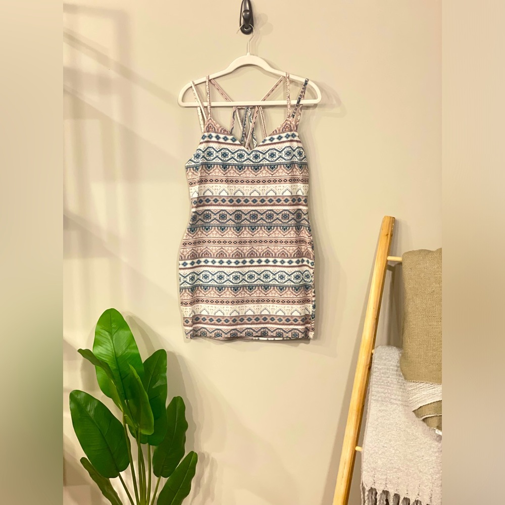 Women’s dress. Size XL. Color Pattern.